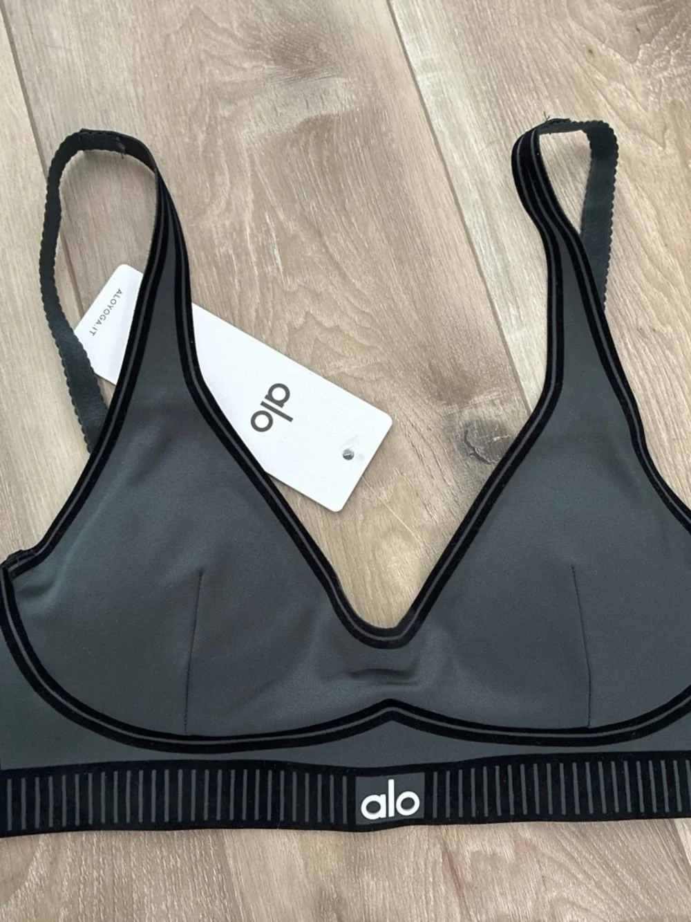 ALO Yoga Women's Black/ Dark Green Sports Bra & Legging Set! size S! super cute! - Picture 2 of 7